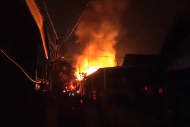 3 Rumah Ludes Terbakar, Warga Permukiman Padat di Makassar Panik