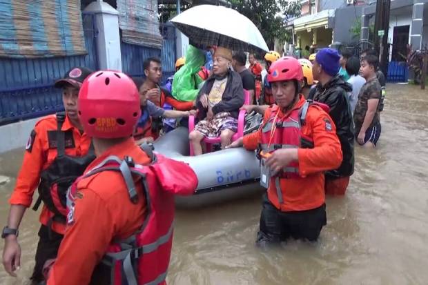 Ratusan Rumah di Makassar Dikepung Banjir Setinggi 1,5 Meter