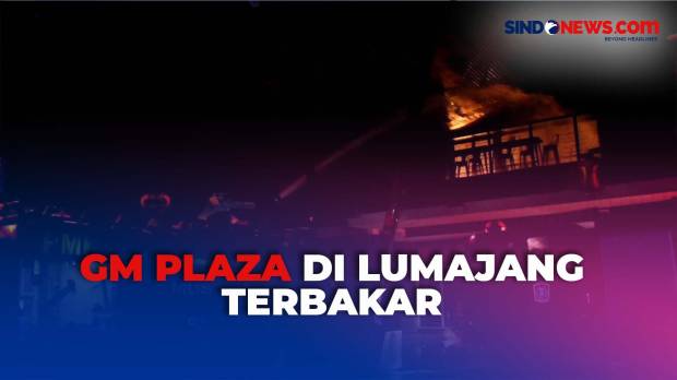 Detik-Detik GM Plaza di Lumajang Hangus Terbakar