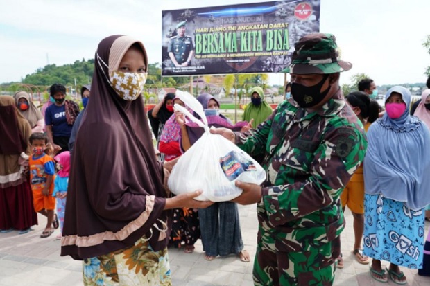 Hari Juang TNI AD, Pangdam XIV/Hasanuddin Bagikan 6.750 Sembako di Sultra