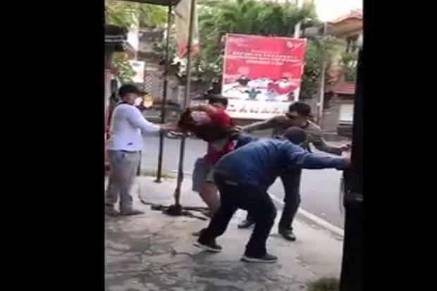 Viral, Video Seorang Pemuda Babak Belur Dikeroyok 3 Pelaku di Denpasar