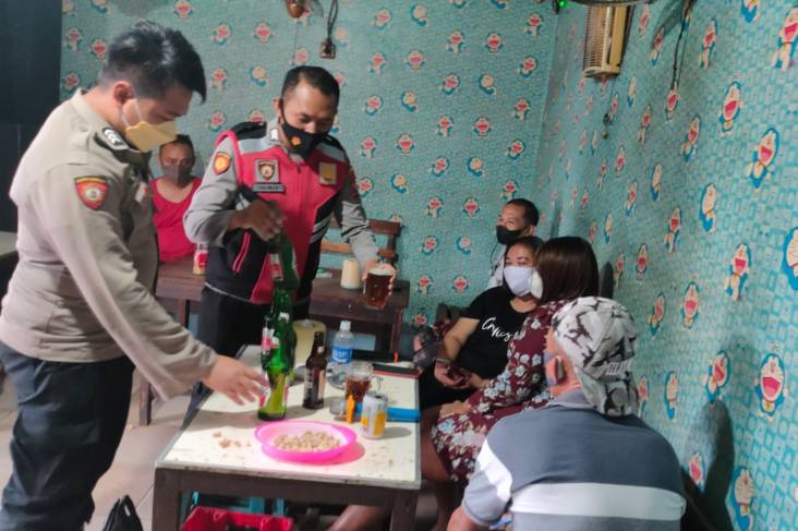 Sering Dipakai Pesta Miras, 2 Warung Remang-remang di Mojokerto Digerebek Polisi