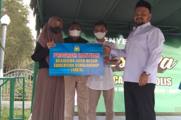 Aceh Besar Salurkan Beasiswa untuk Mahasiswa Senilai Rp1 Miliar