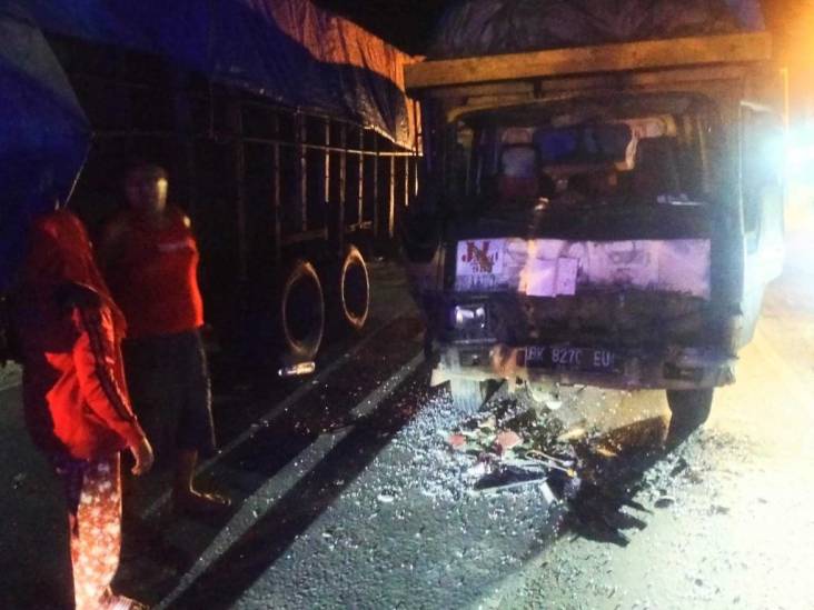 Tragis! Bus dan Truk Tabrakan di Jalinsum, Sopir Terjepit