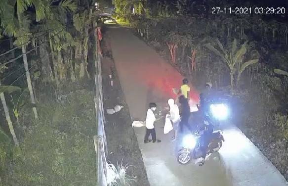 Viral! Sindikat Pencurian Ayam dan Bebek di Jambi Terekam CCTV