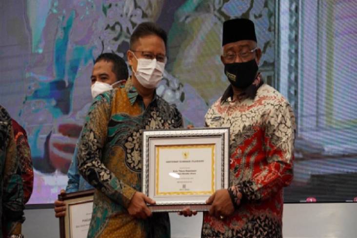 Wali Kota Tidore Ali Ibrahim Raih Penghargaan Eliminasi Filariasis Kemenkes