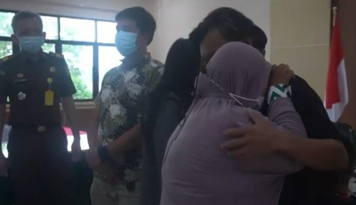 Tangis Haru Keluarga Pecah saat Pencuri Biji Sawit di Bangka Selatan Dibebaskan Jaksa