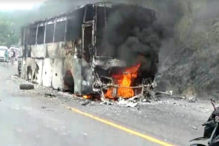 Tangki Bahan Bakar Bocor, Bus Jurusan Medan-Palembang Terbakar di Tanjakan Sinaga