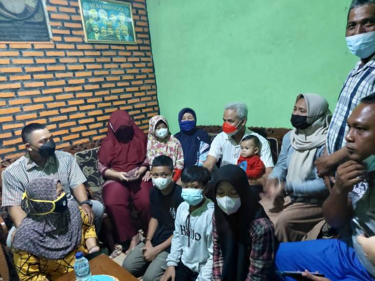 Kunjungi Keluarga di Lampung, Ganjar Pranowo: Beliau Ini yang Ngemong Saya