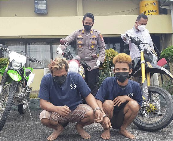 Apes! 2 Pemuda Dibekuk Polisi Usai Jual Motor Trail Curian di Medsos