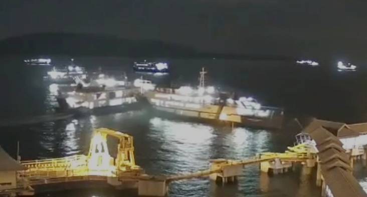 Detik-detik Dua Kapal Feri Tabrakan di Pelabuhan Ketapang