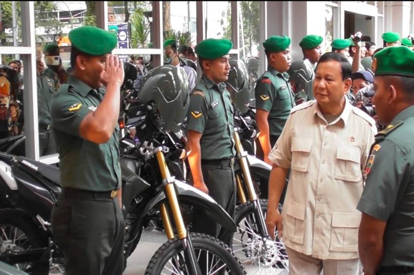 Datang ke Medan, Prabowo Bagikan 100 Motor Trail untuk Babinsa