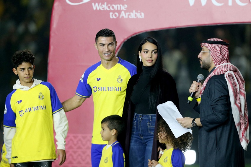 Arab Saudi Larang Pasangan Kumpul Kebo, tapi Cristiano Ronaldo Dibolehkan