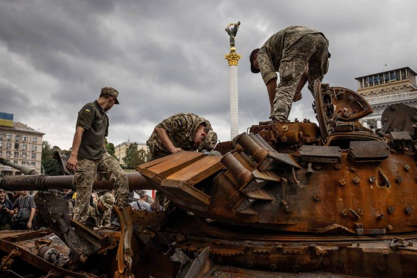 Ahli Yakin Suku Cadang Jadi Masalah Besar Tank NATO di Ukraina
