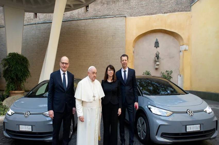 Intip Spesifikasi Mobil Listrik yang Dipakai Paus Fransiskus