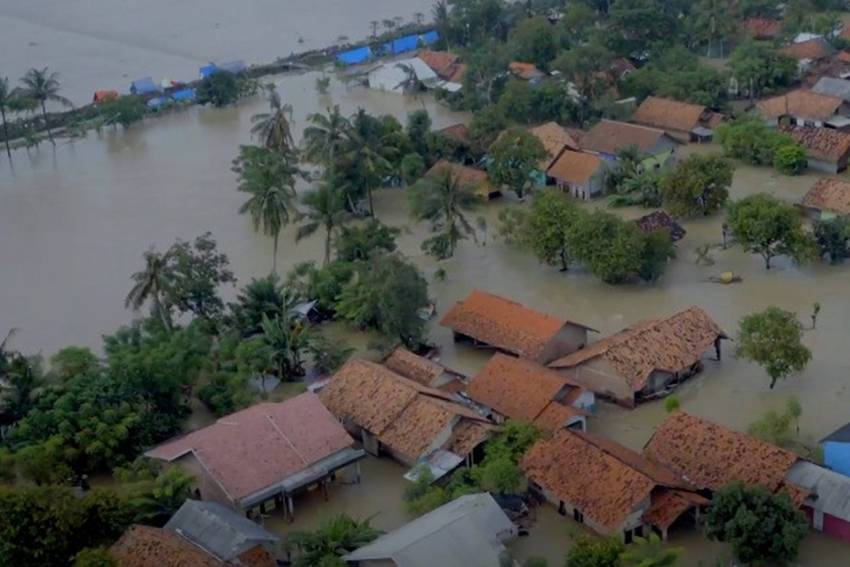 Banjir 2 Meter Terjang Karangligar Karawang, 1.629 Jiwa Terdampak