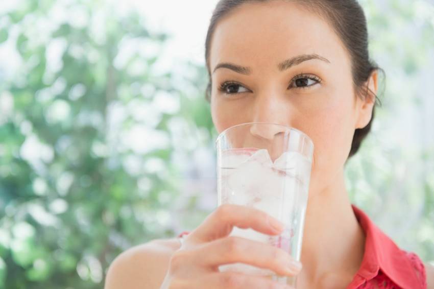 5 Alasan Hindari Minum Air Dingin dari Kulkas, Ini Efek Sampingnya bagi Kesehatan
