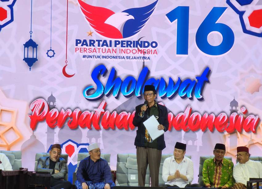 Sholawat Persatuan Indonesia di Lamongan, HT Sebut Mahfud MD Pendekar Hukum dan Antikorupsi