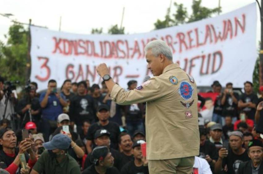 Bertemu Ribuan Relawan di Madiun, Ganjar Ajak Hadiri Kampanye Terbuka di Bandung dan Sidoarjo