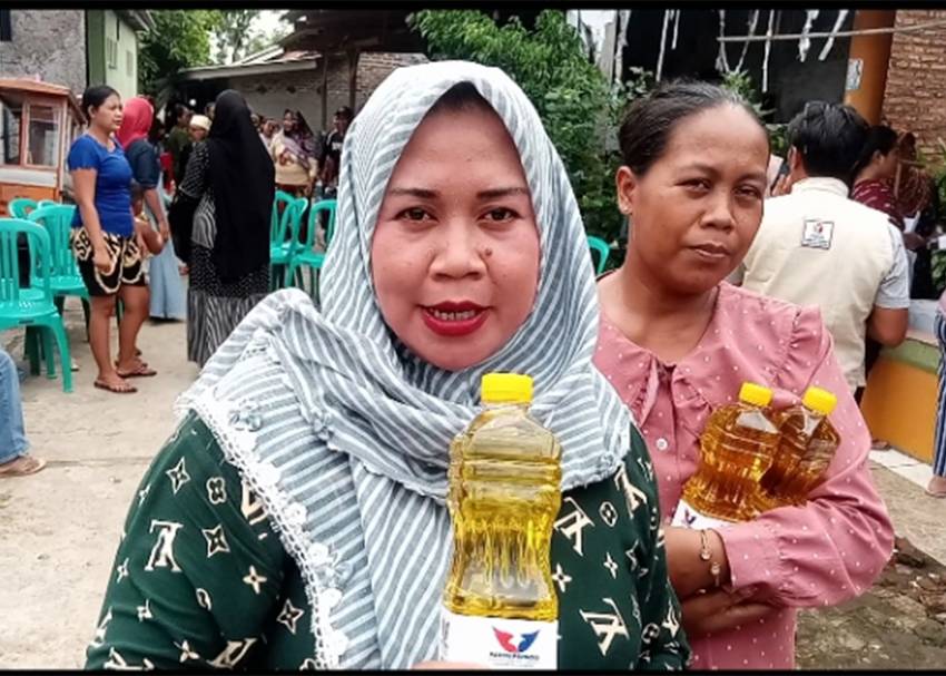 Bazar Minyak Goreng Murah Partai Perindo Bikin Warga Kabupaten Bekasi Tersenyum