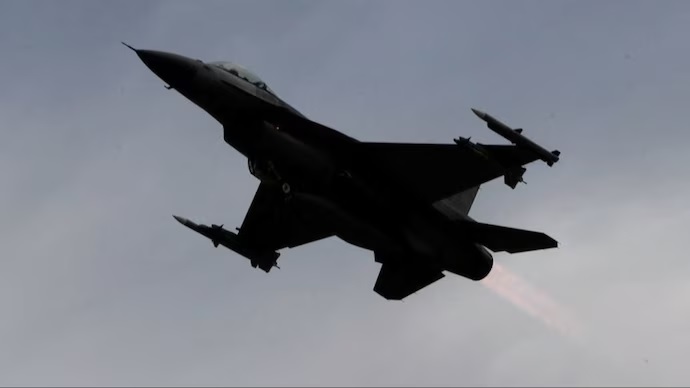 Insiden Tragis: Jet Tempur F-16 AS Disinyalir Jatuh di Perairan Terdekat Korea Selatan
