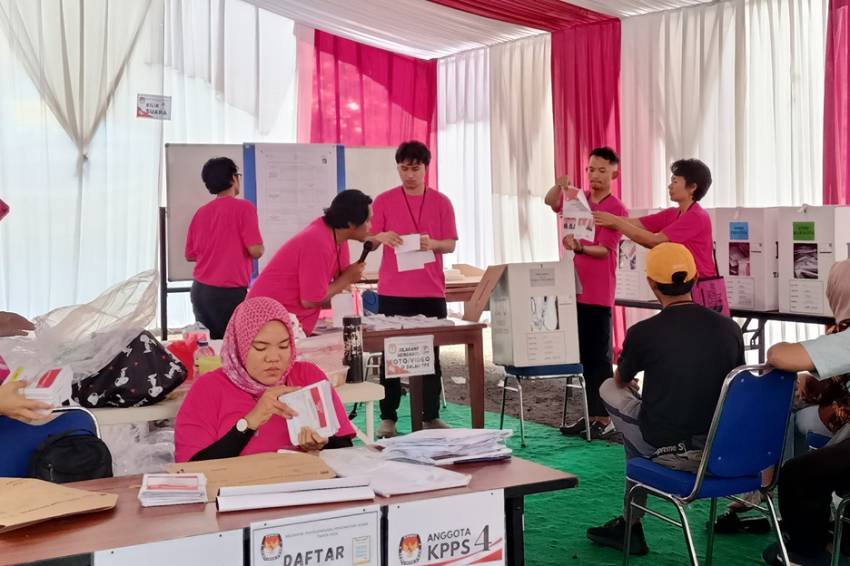 Kelelahan, Ratusan Petugas KPPS di Bekasi Datangi Posko Pelayanan Kesehatan