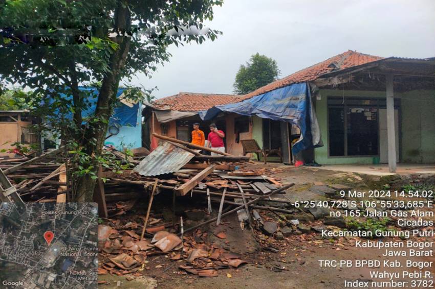 Rumah Ambruk di Gunung Putri Bogor, Dua Orang Luka-Luka