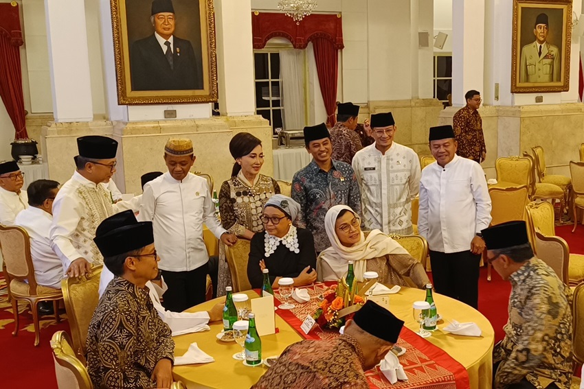 Jokowi Buka Puasa Bareng Menteri-menteri di Istana Negara