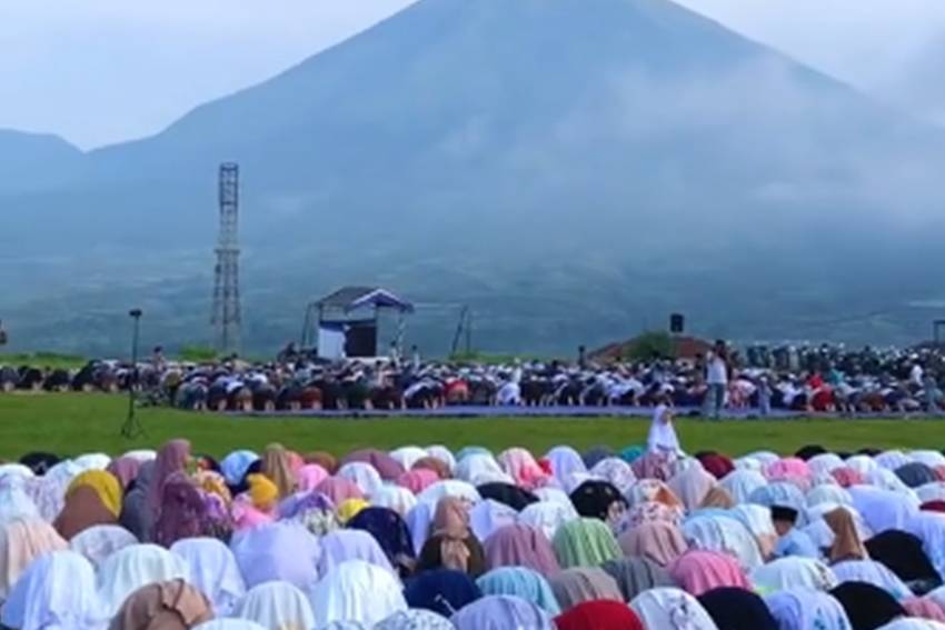 Viral! Lokasi Salat Ied dengan Pemandangan Gunung nan Indah, Ada di Jawa Tengah