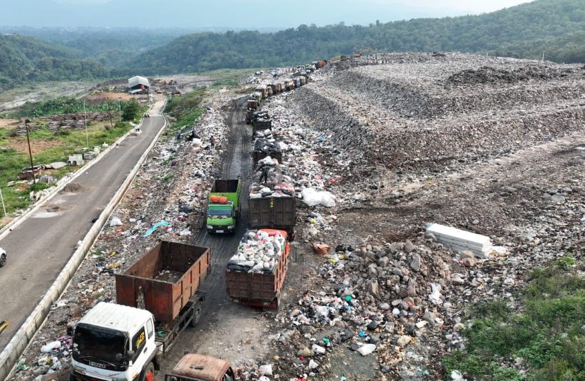 Sampah Bandung Raya Melonjak Selama Ramadan, TPK Sarimukti Tampung Hampir 50.000 Ton