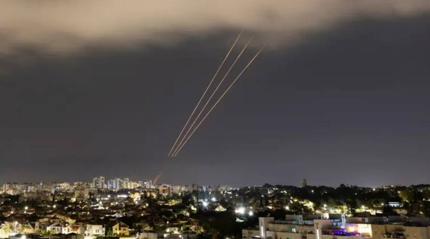 Israel Kewalahan Hadapi Serangan 200 Drone dan Rudal Jelajah Iran