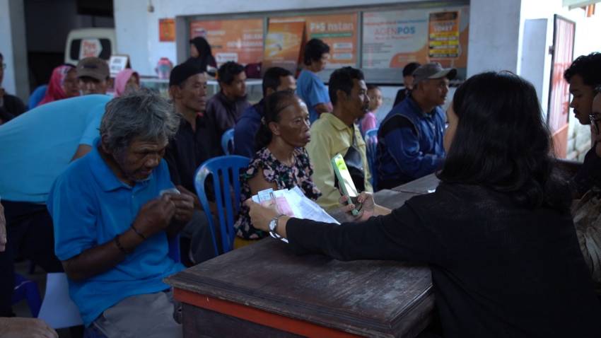 Pos Indonesia Salurkan Bansos PKH dan Sembako 500 KPM di Salatiga