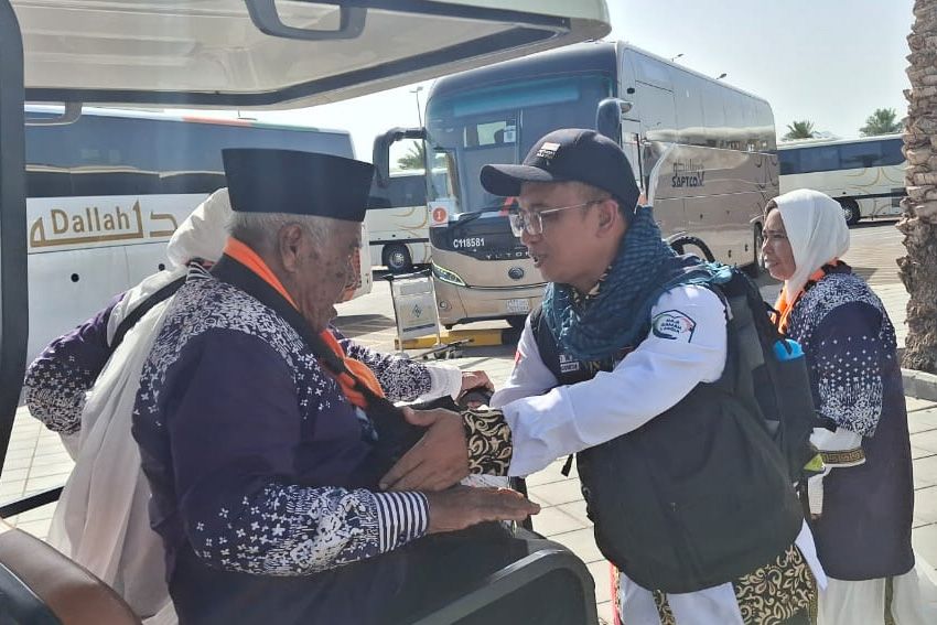 Ikhtiar Haji Ramah Lansia: Pendampingan hingga Kursi Bisnis Pesawat