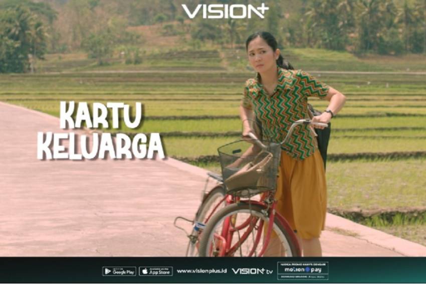 Bunga Zainal Belajar Naik Sepeda Ontel di Series Kartu Keluarga, Nantikan di Vision+