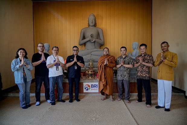 BRI Peduli Beri Bantuan Sarana-Prasarana Vihara dan Sembako untuk Umat Buddha