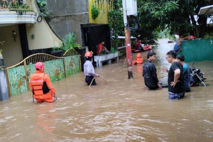 Hujan Lebat Masih Turun di Jabodetabek, BMKG Ungkap Pemicunya