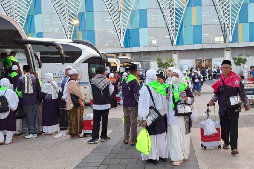Keragaman Profil 88.987 Jemaah Haji Indonesia yang Berangkat ke Madinah dari Gelombang I