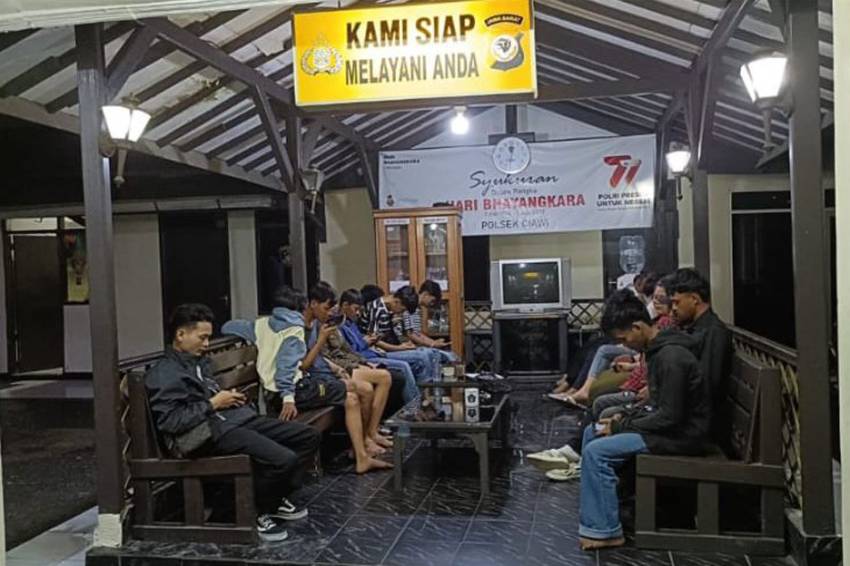 Polisi Gerebek Indekos di Ciawi Bogor, Belasan Remaja Pesta Miras dan Kumpul Kebo