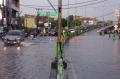 Drainase Buruk, Jalan Arif Rahman Hakim Depok Terendam Banjir