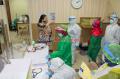 Puan Maharani Serahkan Ventilator Kepada Bagian Pelayanan Kesehatan DPR RI