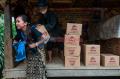 Polri Berikan 4.300 Paket Bantuan Sembako Untuk Warga Suku Baduy