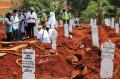 Tembus 30 Jenazah Per Hari, Petugas Pemakaman Pondok Ranggon Kewalahan Makamkan Korban Covid-19