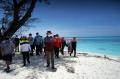 Kembangkan Kawasan Ekowisata, Gubernur Sulsel Nurdin Abdullah Kunjungi Pulau Lanjukang