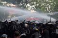 Polisi Bubarkan Demo Anarkis Tolak UU Ciptaker di Semarang