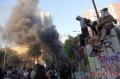 Aksi Protes Puluhan Ribu Massa dan Pembakaran Dua Gereja di Chili
