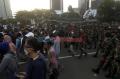 Usai Demo Tolak Omnibus Law, Prajurit TNI AD Bujuk Remaja Tanggung untuk Membubarkan Diri