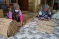 Mengunjungi Desa Wisata Gamplong, Melihat Proses Pembuatan Taplak Meja dari Eceng Gondok