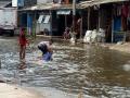 Banjir Rob Rendam Pelabuhan Kali Adem Muara Angke