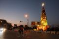 Pohon Natal Dihias Baju Pemadam dan Nama Korban Ledakan di Beirut