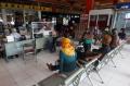 Calon Penumpang Bus Jalani Rapid Test Antigen di Terminal Kampung Rambutan